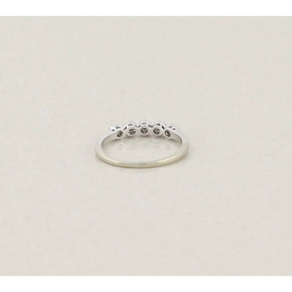 10k White Gold Diamond Flower Band Ring Stackable Size 7 1/4 - Picture 7 of 7